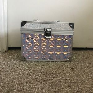 Justice makeup organizer